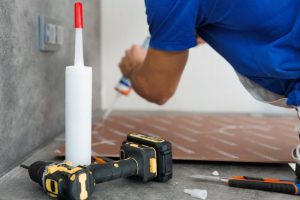Applying sealant on tiles