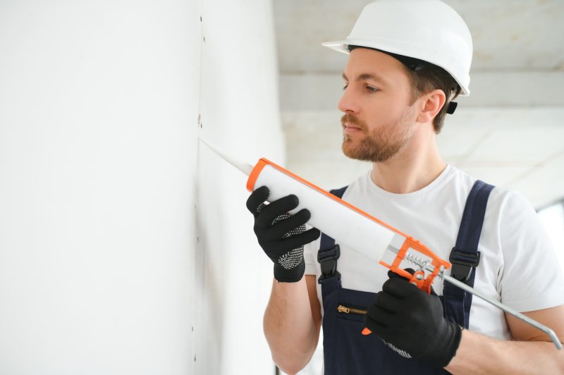 How long does Caulk take to dry?